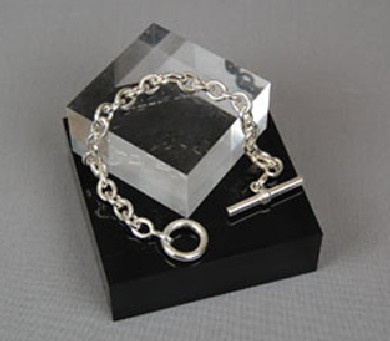 Toggle Clasp Charm Bracelet Halm